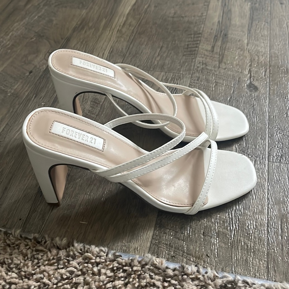 White heel